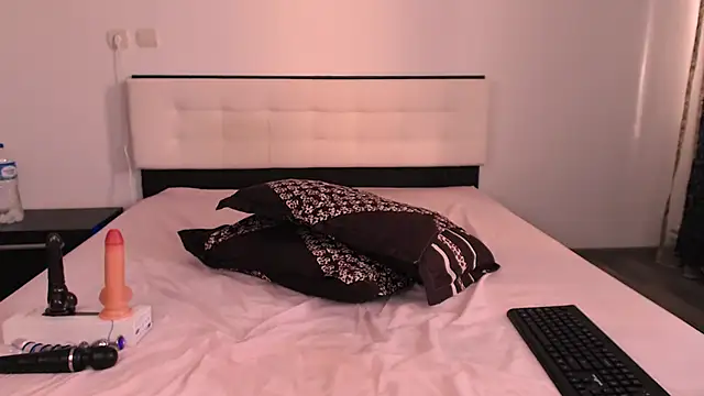 DaryanaRed08 online show from 02/25/25, 07:42