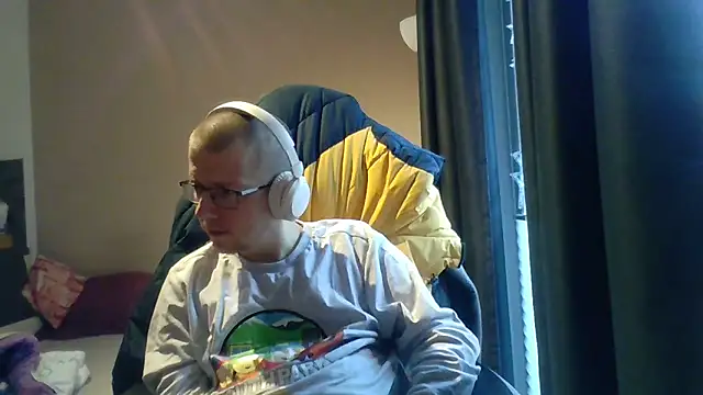 David250692 online show from 11/28/25, 09:42