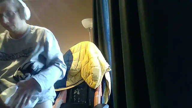 David250692 online show from 12/17/25, 10:42