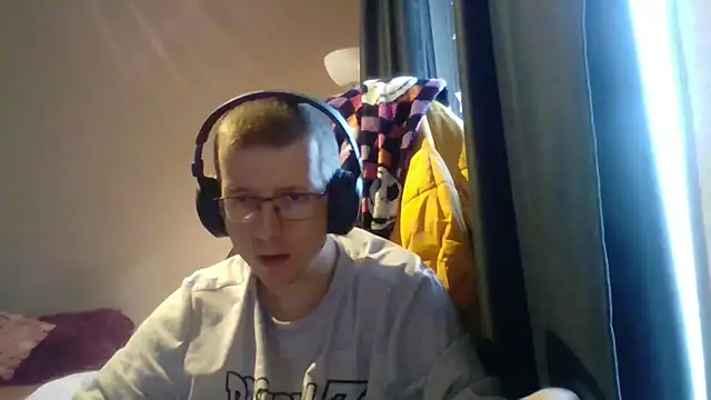 David250692 online show from 12/18/25, 01:04