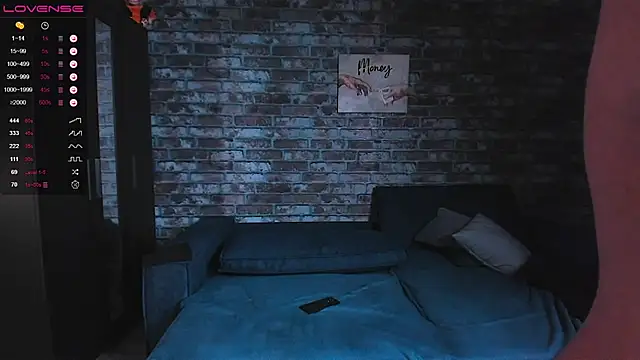 Snapshot of mark_normal chatting on 11/13/25, 03:21 mark normal online show from 11/13/25, 03:21