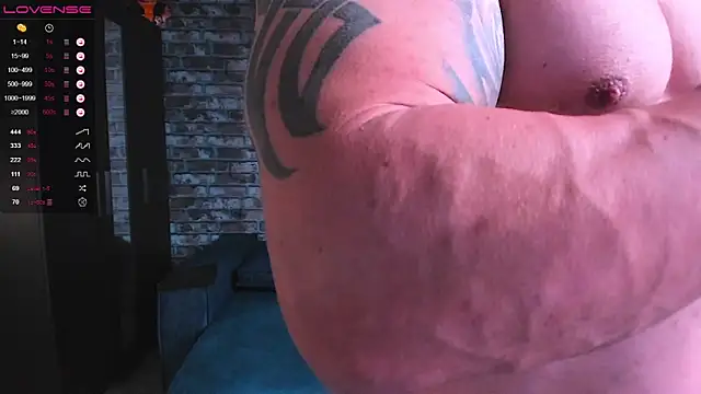 Snapshot of mark_normal chatting on 10/15/25, 02:32 mark normal online show from 10/15/25, 02:32