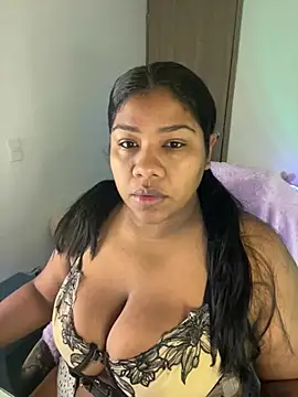 Snapshot of paola091 chatting on 06/19/26, 11:38 paola091 online show from 06/19/26, 11:38