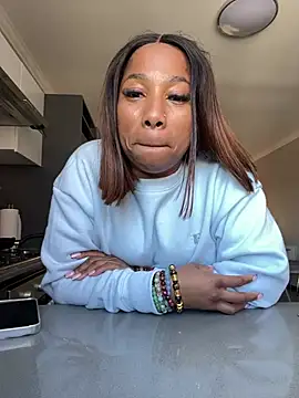 CurvyDesire1 online show from 05/06/26, 10:52