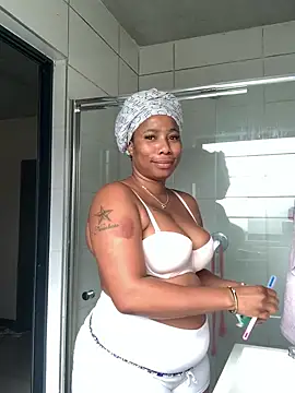 Snapshot of CurvyDesire1 chatting on 03/20/25, 07:47 CurvyDesire1 online show from 03/20/25, 07:47