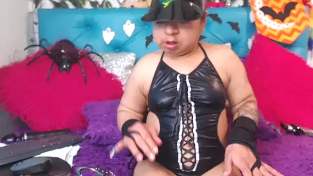 SARAWILLS online show from 10/28/25, 02:27