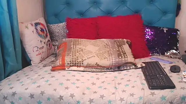 Snapshot of SARAWILLS chatting on 03/12/26, 01:26 SARAWILLS online show from 03/12/26, 01:26