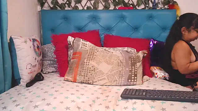 Snapshot of SARAWILLS chatting on 03/18/26, 02:08 SARAWILLS online show from 03/18/26, 02:08