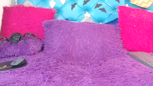 SARAWILLS online show from 10/18/25, 02:41