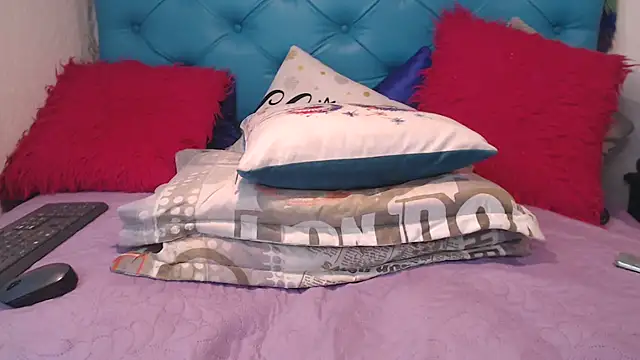 SARAWILLS online show from 09/25/25, 02:23