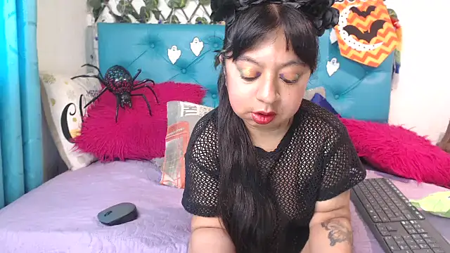 SARAWILLS online show from 10/11/25, 02:07