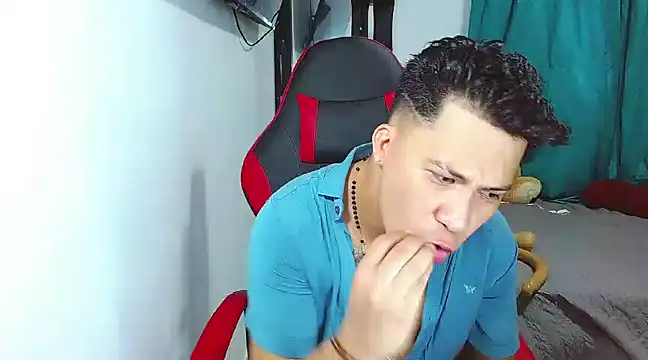 boyhot23x online show from 12/31/24, 03:34