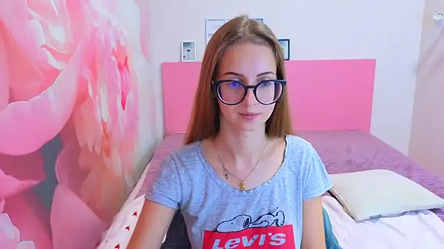 Snapshot of AliceAdams chatting on 11/07/25, 07:46 AliceAdams online show from 11/07/25, 07:46