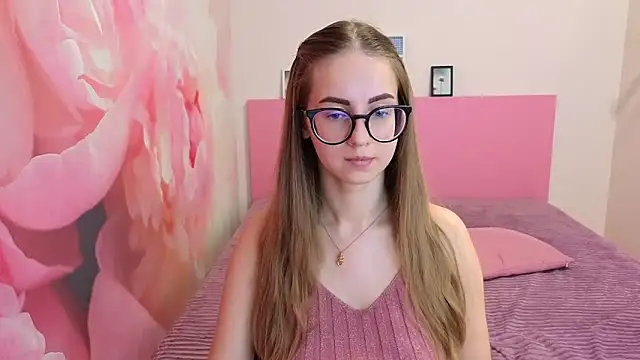 Snapshot of AliceAdams chatting on 03/21/25, 07:33 AliceAdams online show from 03/21/25, 07:33