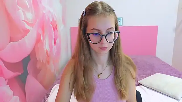 Snapshot of AliceAdams chatting on 12/04/25, 07:07 AliceAdams online show from 12/04/25, 07:07