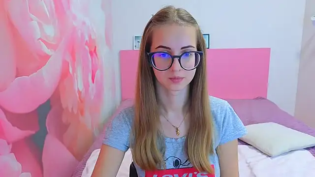 Snapshot of AliceAdams chatting on 11/15/25, 08:40 AliceAdams online show from 11/15/25, 08:40