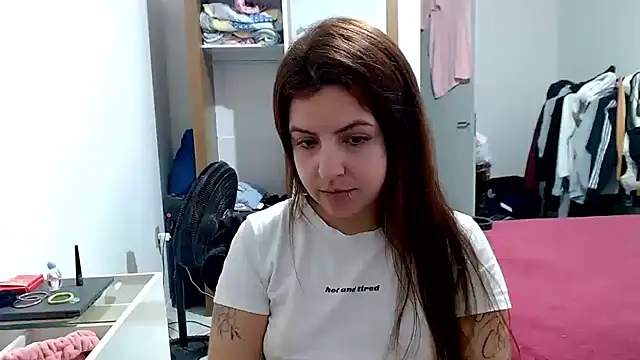 Snapshot of chelbyy chatting on 09/22/25, 10:38 chelbyy online show from 09/22/25, 10:38