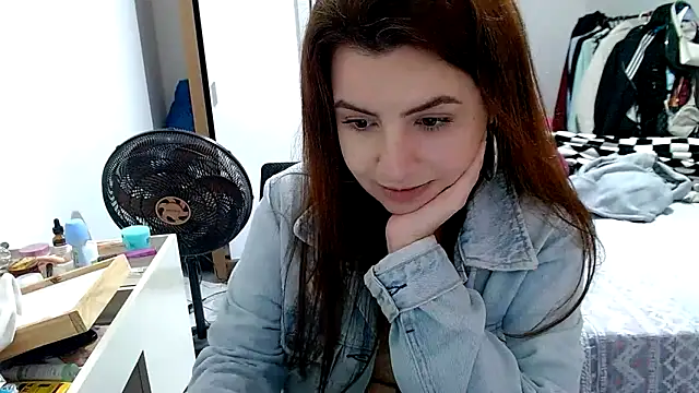 Snapshot of chelbyy chatting on 10/13/25, 02:46 chelbyy online show from 10/13/25, 02:46