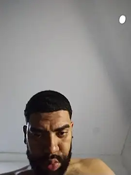 Snapshot of Aroon_Stonne chatting on 11/13/25, 05:44 Aroon Stonne online show from 11/13/25, 05:44