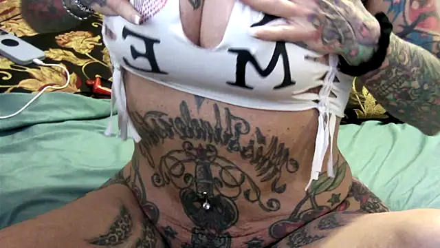 pamelagunns online show from 10/27/25, 03:57