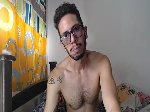 Snapshot of alisterxxx chatting on 02/07/26, 03:20 alisterxxx online show from 02/07/26, 03:20