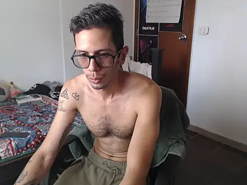Snapshot of alisterxxx chatting on 07/15/26, 03:30 alisterxxx online show from 07/15/26, 03:30