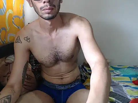 Snapshot of alisterxxx chatting on 02/21/26, 02:30 alisterxxx online show from 02/21/26, 02:30