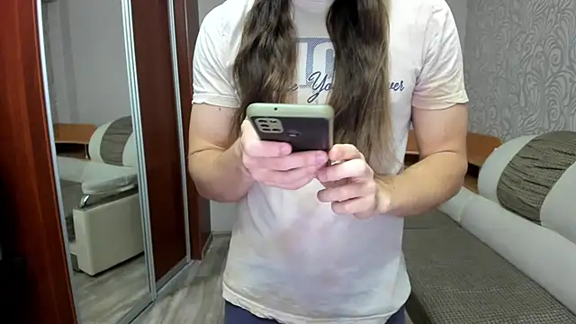 Snapshot of Marrymepls chatting on 10/18/25, 10:01 Marrymepls online show from 10/18/25, 10:01