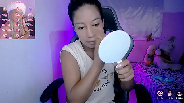 Snapshot of ninatiny chatting on 09/14/25, 11:43 ninatiny online show from 09/14/25, 11:43