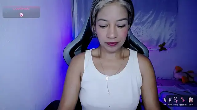 Snapshot of ninatiny chatting on 11/12/25, 08:51 ninatiny online show from 11/12/25, 08:51