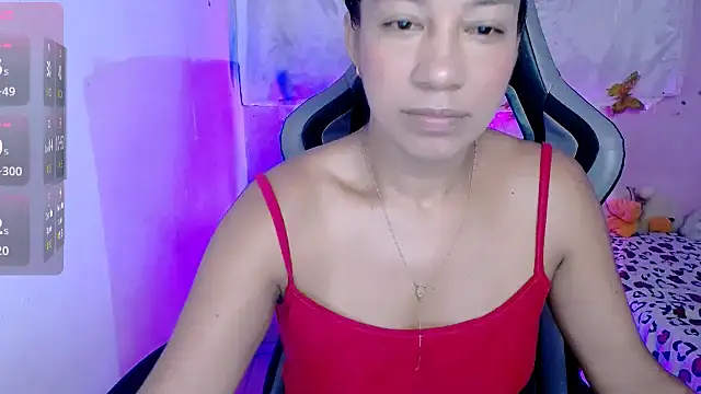 Snapshot of ninatiny chatting on 10/01/25, 10:20 ninatiny online show from 10/01/25, 10:20