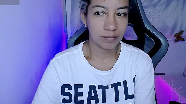 Snapshot of ninatiny chatting on 11/07/25, 09:36 ninatiny online show from 11/07/25, 09:36