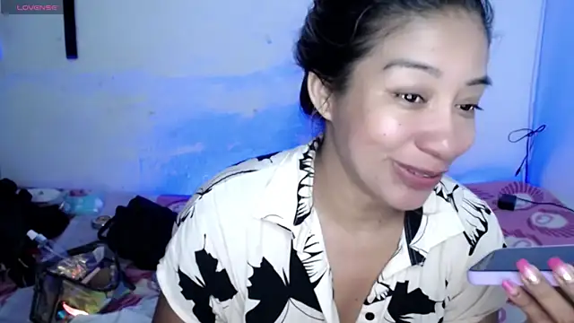 ninatiny online show from 04/15/26, 11:49