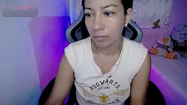 Snapshot of ninatiny chatting on 11/01/25, 10:31 ninatiny online show from 11/01/25, 10:31