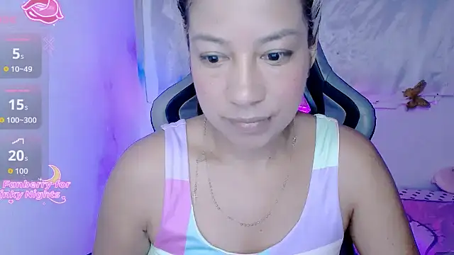 Snapshot of ninatiny chatting on 11/26/25, 09:09 ninatiny online show from 11/26/25, 09:09