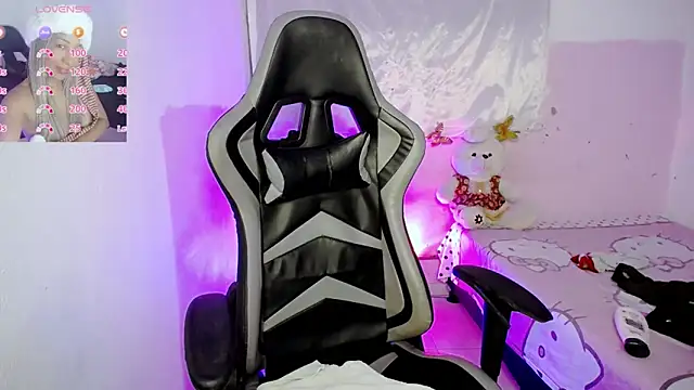 Snapshot of ninatiny chatting on 03/20/25, 09:26 ninatiny online show from 03/20/25, 09:26