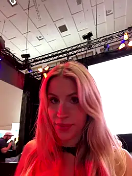 jasminesummer online show from 09/26/25, 10:11