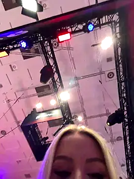 jasminesummer online show from 09/28/25, 10:22