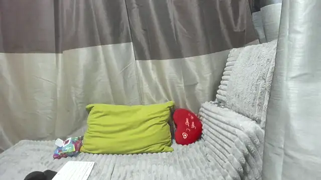 Snapshot of jessystarr chatting on 11/24/25, 07:36 jessystarr online show from 11/24/25, 07:36