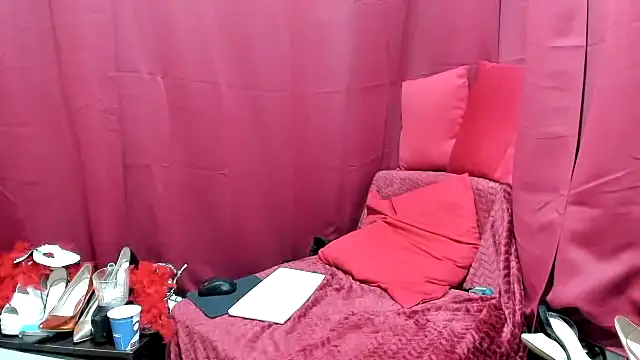 Snapshot of jessystarr chatting on 02/14/26, 03:12 jessystarr online show from 02/14/26, 03:12