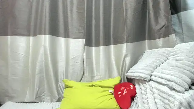 Snapshot of jessystarr chatting on 11/18/25, 05:49 jessystarr online show from 11/18/25, 05:49