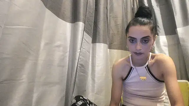 Snapshot of jessystarr chatting on 10/24/25, 05:23 jessystarr online show from 10/24/25, 05:23