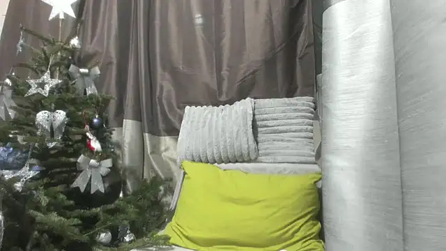 Snapshot of jessystarr chatting on 12/15/25, 05:52 jessystarr online show from 12/15/25, 05:52