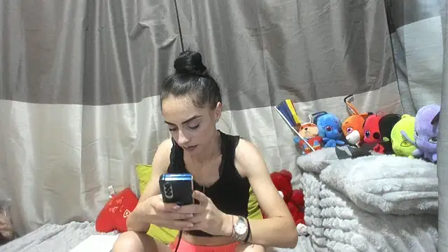 Snapshot of jessystarr chatting on 12/04/25, 01:04 jessystarr online show from 12/04/25, 01:04