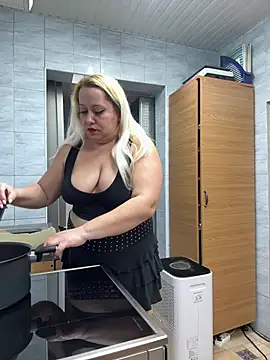 Snapshot of SabinaSweety chatting on 02/04/26, 10:43 SabinaSweety online show from 02/04/26, 10:43