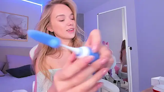 Snapshot of VirginChloe chatting on 11/07/25, 03:22 VirginChloe online show from 11/07/25, 03:22