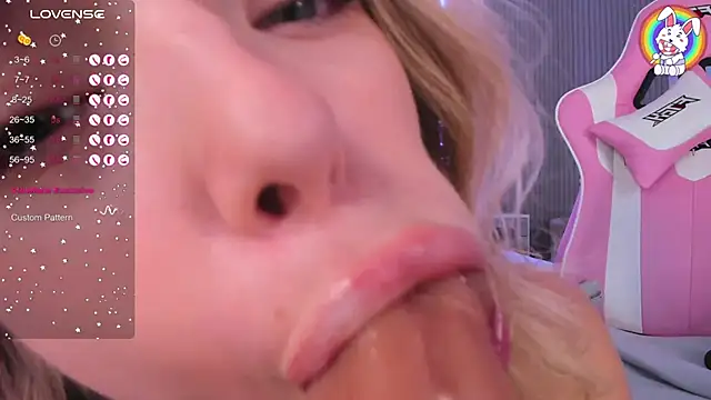 Snapshot of VirginChloe chatting on 10/03/25, 03:20 VirginChloe online show from 10/03/25, 03:20