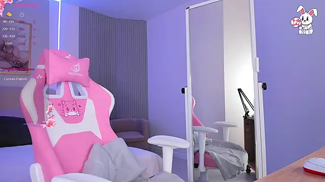 Snapshot of VirginChloe chatting on 11/04/25, 02:59 VirginChloe online show from 11/04/25, 02:59