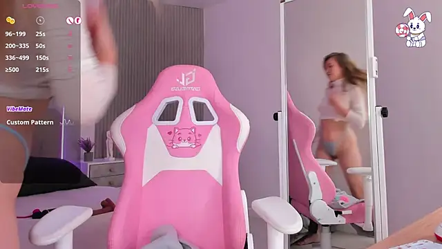 Snapshot of VirginChloe chatting on 12/05/25, 03:05 VirginChloe online show from 12/05/25, 03:05