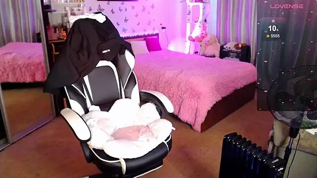 Kira honeyy online show from 09/13/25, 08:14